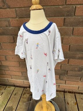 Old Navy White Short Sleeve Tee with Blue Trim and Skating Print Size Small